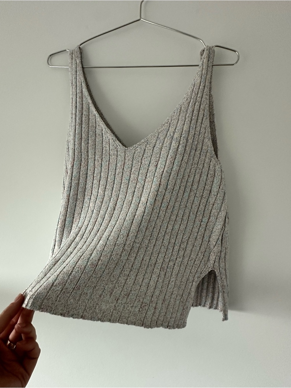 Cupcakes and Cashmere Ribbed Metallic Knit V-Neck Tank Top Multicolor Size L - Picture 5 of 15